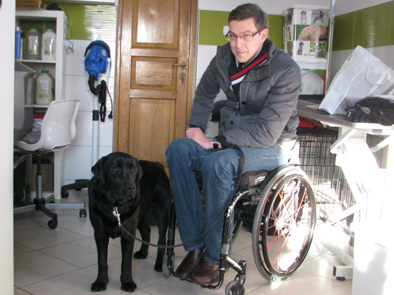 Blumil wheelchair, Coco assistance dog